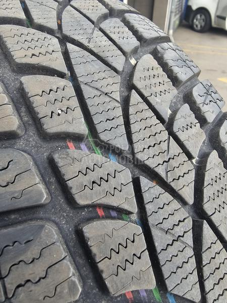 Dunlop 215/60 R17 Zimska