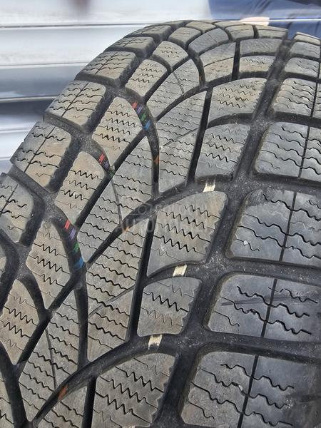 Dunlop 215/60 R17 Zimska
