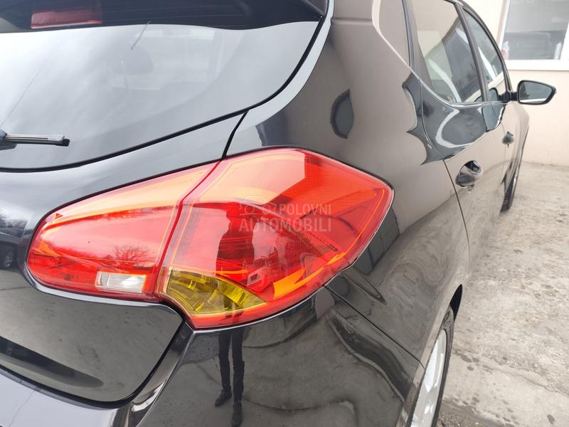 Kia cee`d /GT LINE/LED