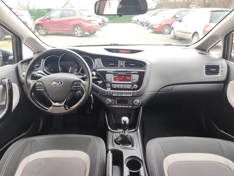 Kia cee`d /GT LINE/LED