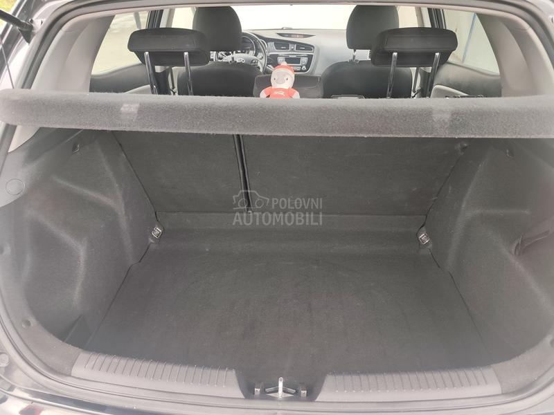 Kia cee`d /GT LINE/LED