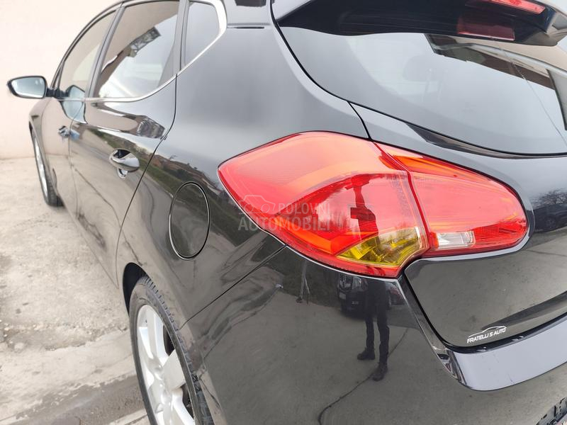 Kia cee`d /GT LINE/LED