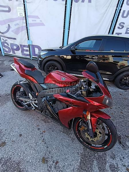 Yamaha R1