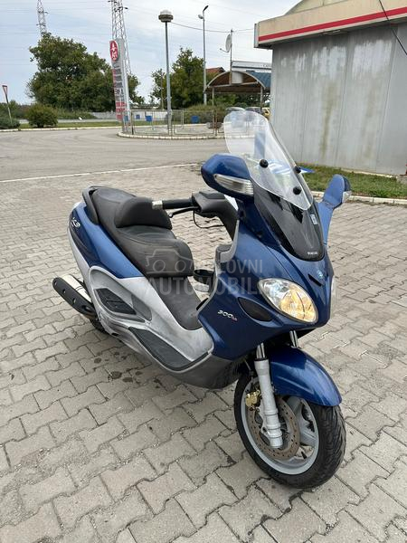 Piaggio x9