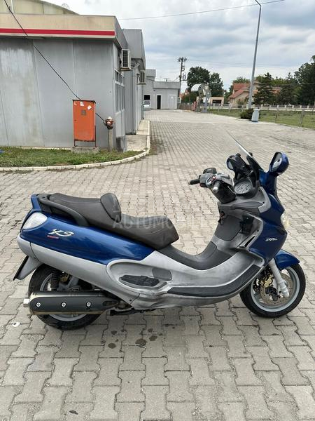 Piaggio x9