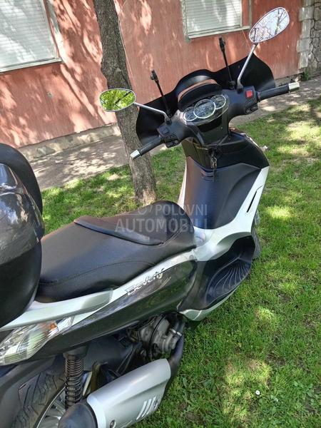 Piaggio bevery 300