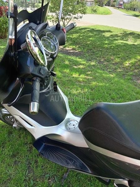 Piaggio bevery 300