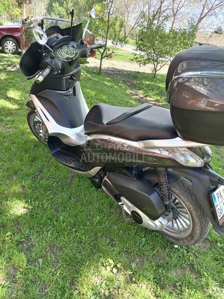 Piaggio bevery 300