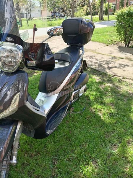 Piaggio bevery 300