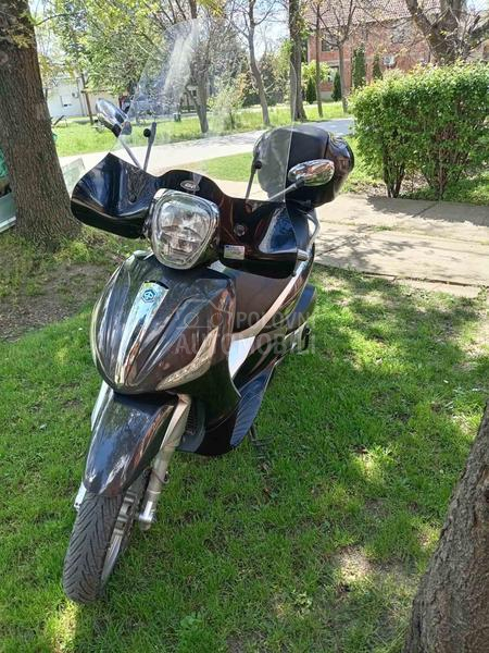 Piaggio bevery 300