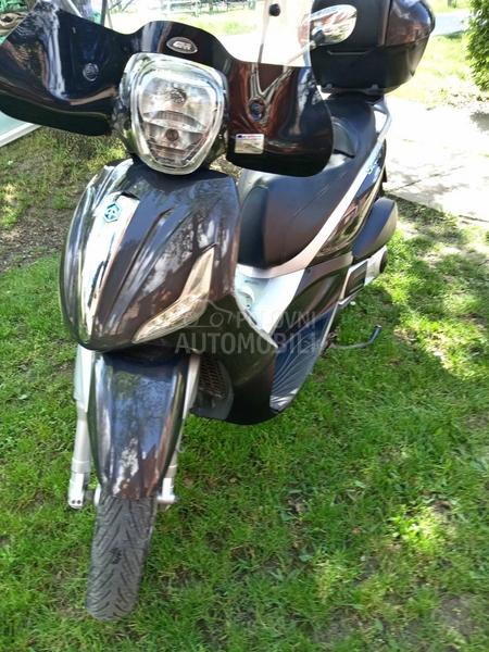 Piaggio bevery 300