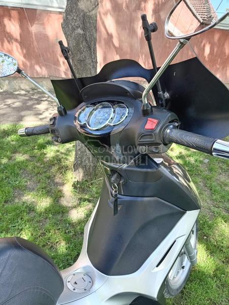Piaggio bevery 300