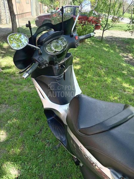 Piaggio bevery 300