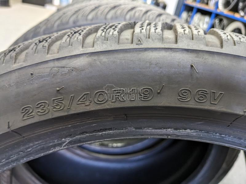 Firestone 235/40 R19 Zimska