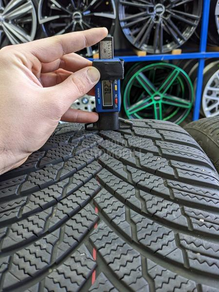 Firestone 235/40 R19 Zimska