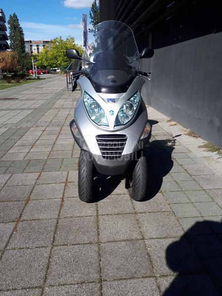 Piaggio MP3 250