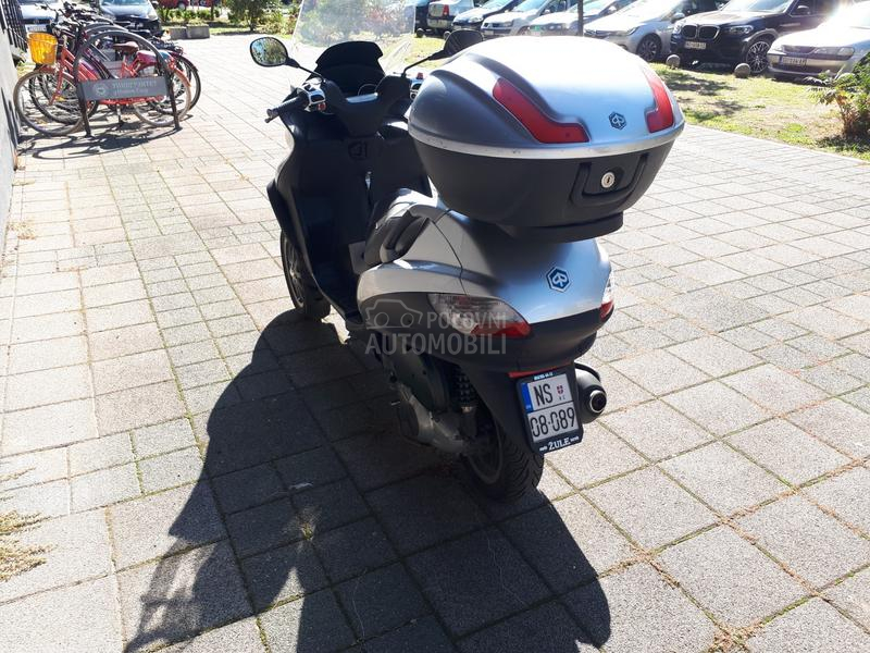 Piaggio MP3 250