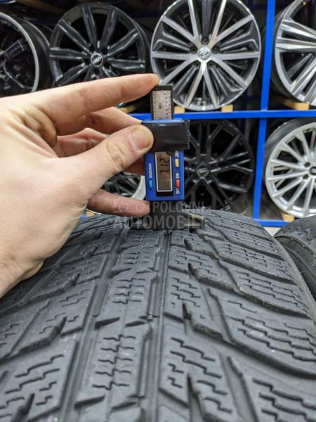 Nokian 235/60 R18 Zimska
