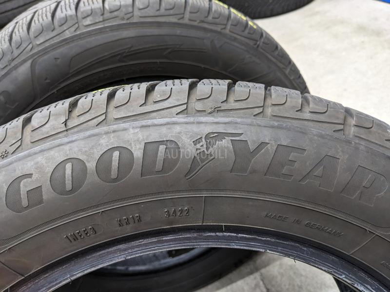 Goodyear 215/65 R17 Zimska
