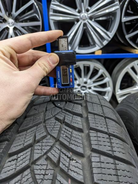 Goodyear 215/65 R17 Zimska