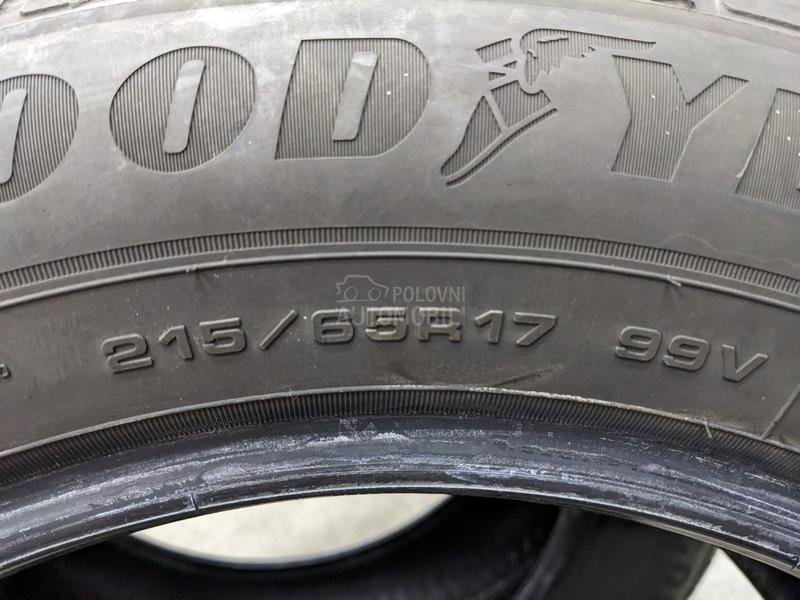 Goodyear 215/65 R17 Zimska