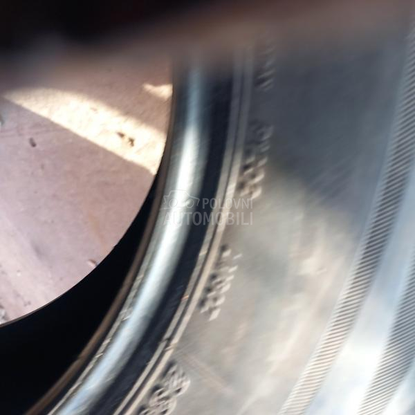 Bridgestone 235/60 R16 Zimska