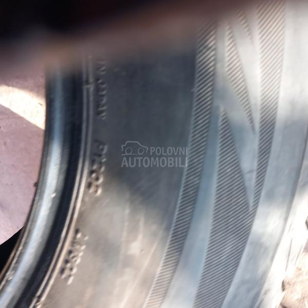 Bridgestone 235/60 R16 Zimska