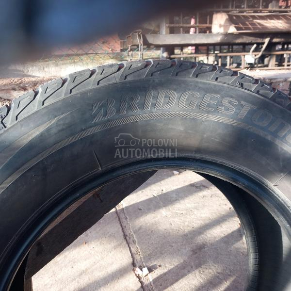 Bridgestone 235/60 R16 Zimska