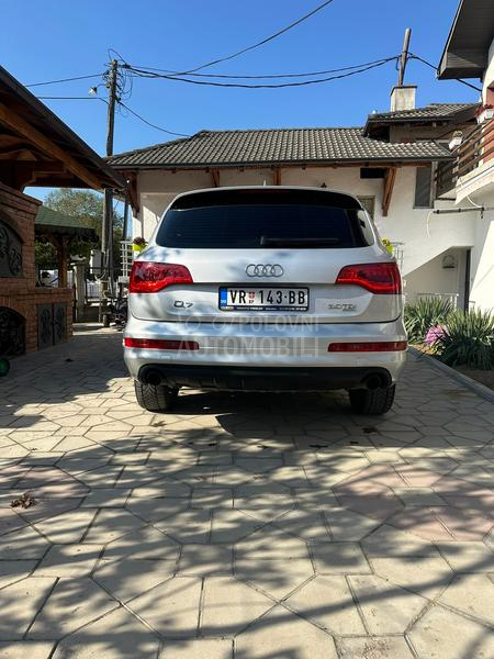 Audi Q7 