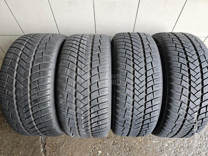 Vredestein 275/45 R21 Zimska