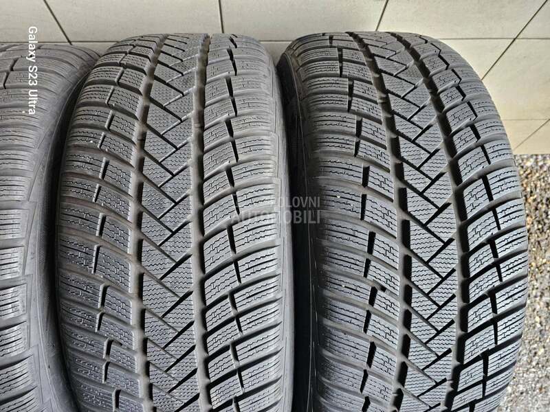 Vredestein 275/45 R21 Zimska