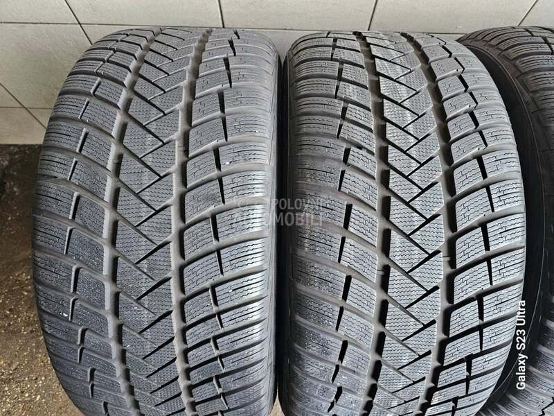 Vredestein 275/45 R21 Zimska