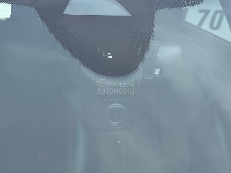 Audi e-tron PANO / LED