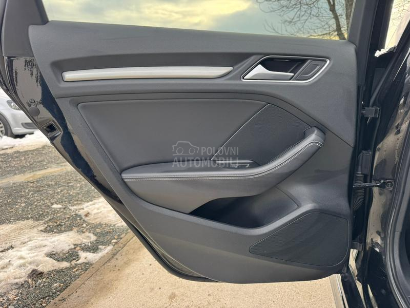 Audi e-tron PANO / LED