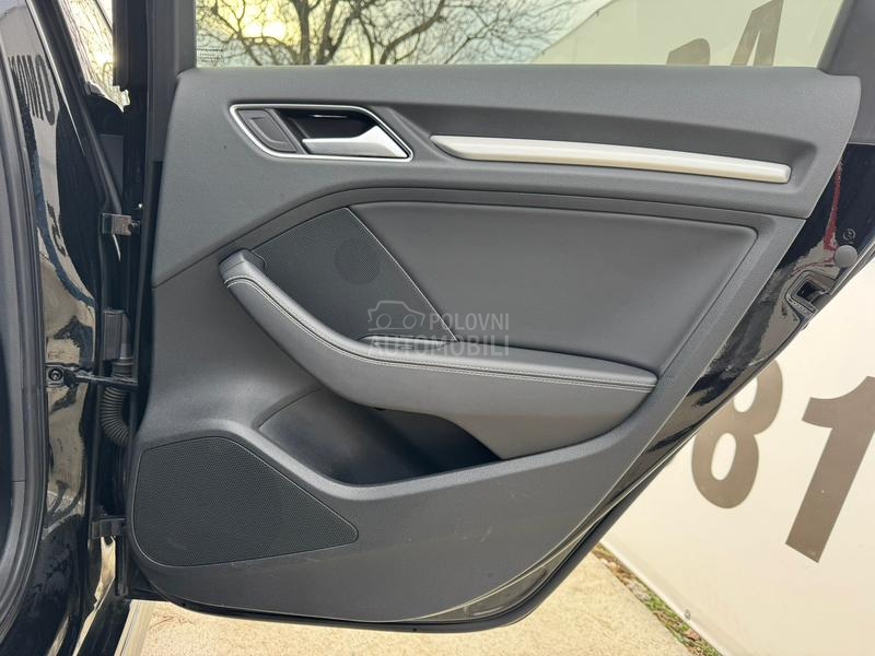 Audi e-tron PANO / LED