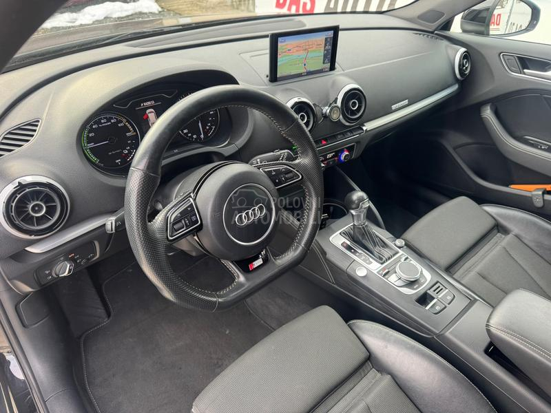 Audi e-tron PANO / LED