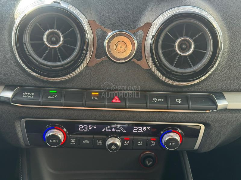 Audi e-tron PANO / LED