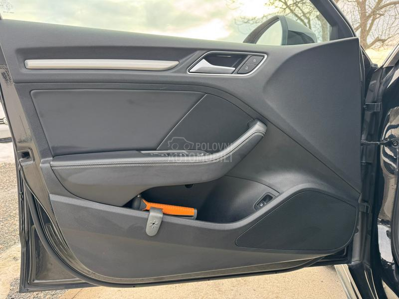 Audi e-tron PANO / LED