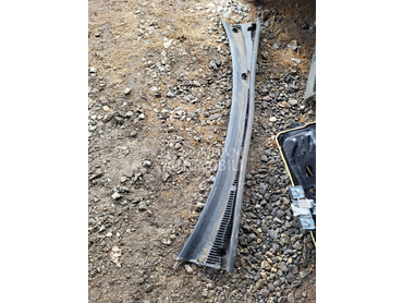 plastika oko brisača za Ford Fiesta od 2002. do 2008. god.