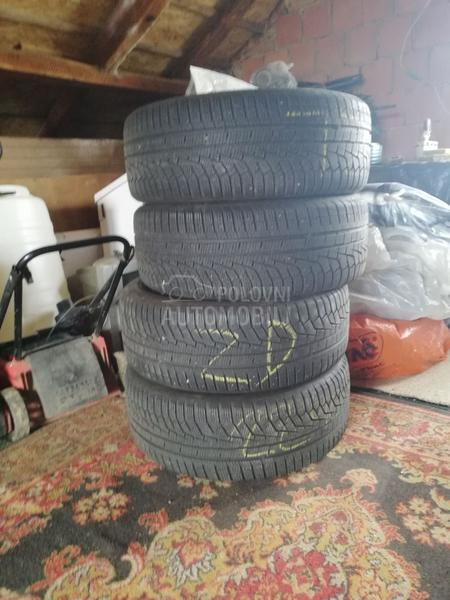 Hankook 225/55 R17 Zimska