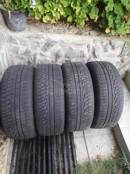 Hankook 225/55 R17 Zimska