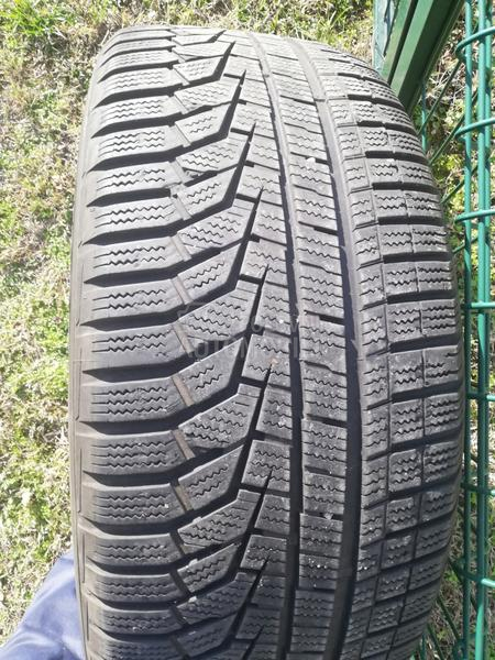 Hankook 225/55 R17 Zimska