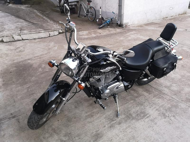 Honda VT 1100 shadow sabre