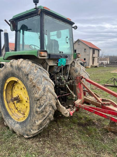 John Deere 4240s sa plugom