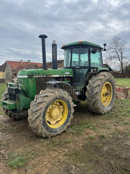John Deere 4240s sa plugom