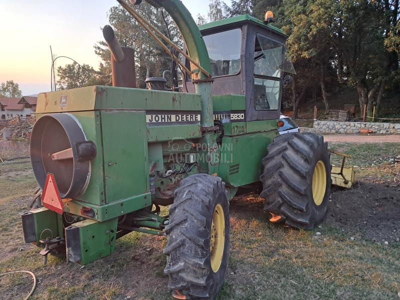 John Deere 5830