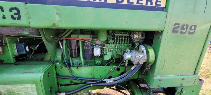 John Deere 5830