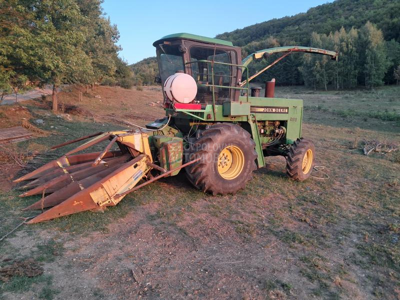 John Deere 5830