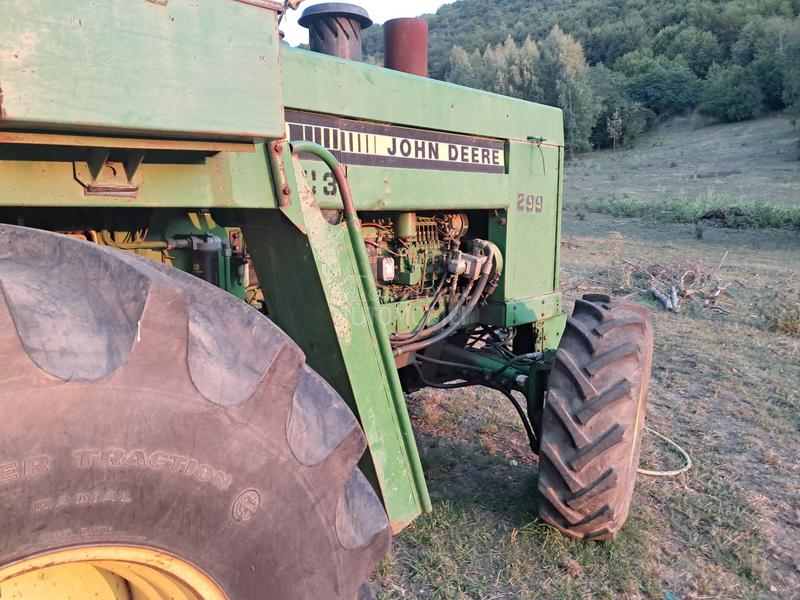 John Deere 5830