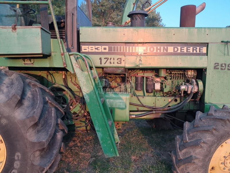 John Deere 5830